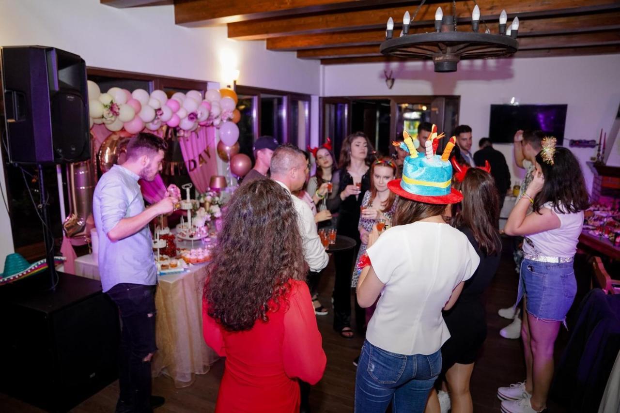 Villa Casa Vatra Sinteului - Cu Sala De Evenimente De Capacitate Mare - Se Inchiriaza Integral Socet Exterior foto