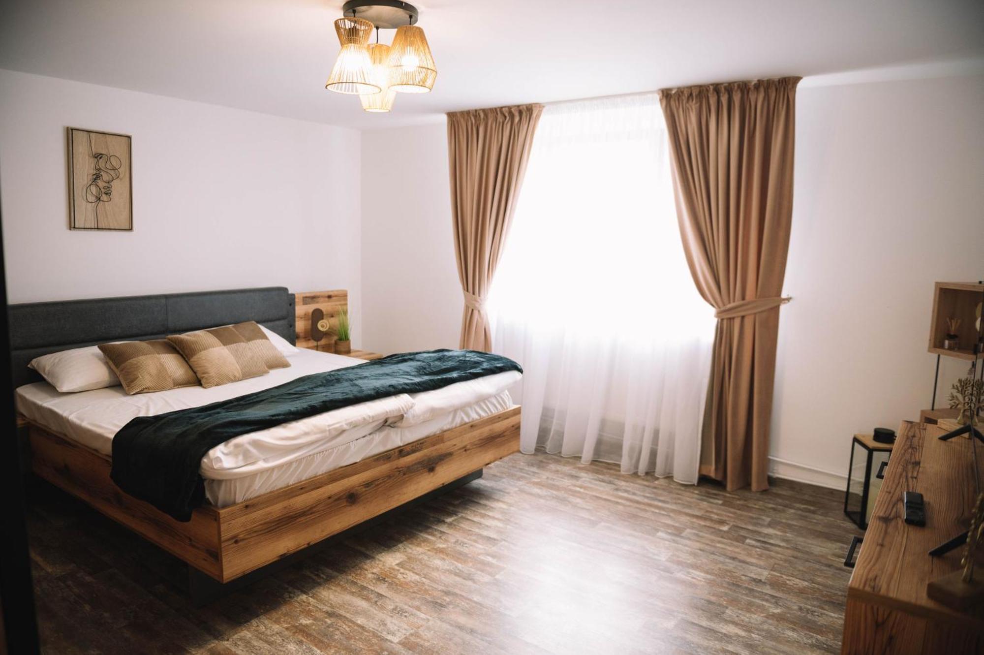 Villa Casa Vatra Sinteului - Cu Sala De Evenimente De Capacitate Mare - Se Inchiriaza Integral Socet Exterior foto